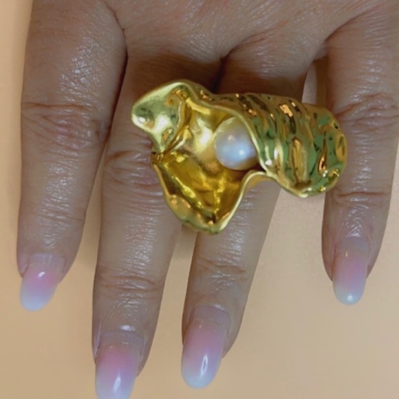 Tory Burch Oyster pearl from the ocean Ring size 7 - Picture 5 of 11